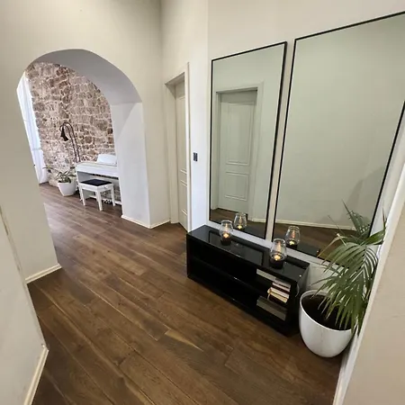 Grand Terrace Suite Apartman *